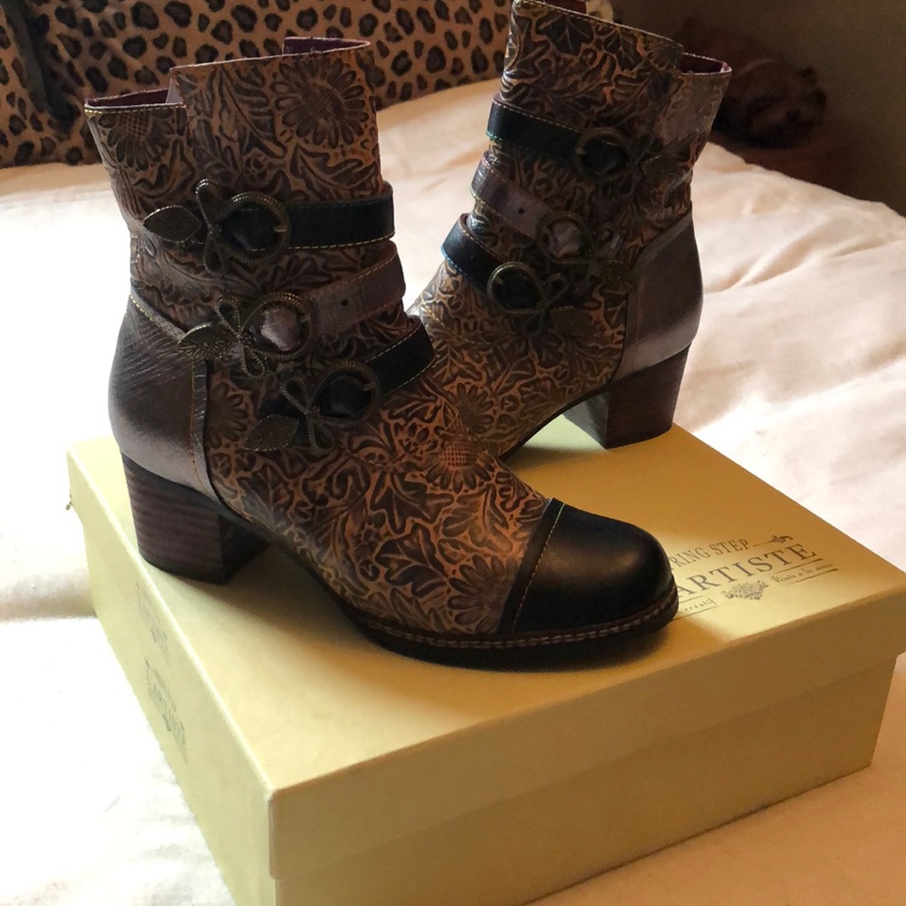 Never worn Spring Step L’Artiste Boots